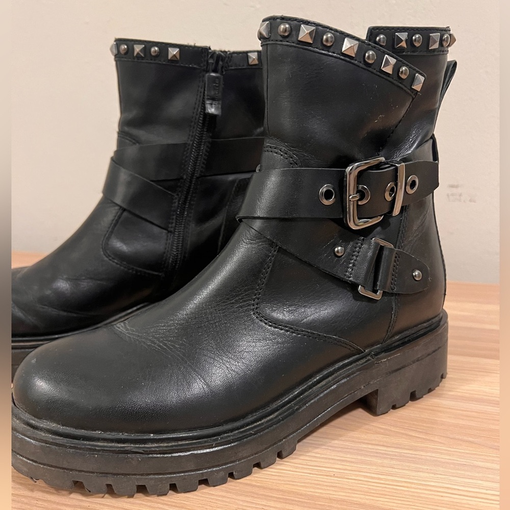 Tamaris leather Black Studded Boots